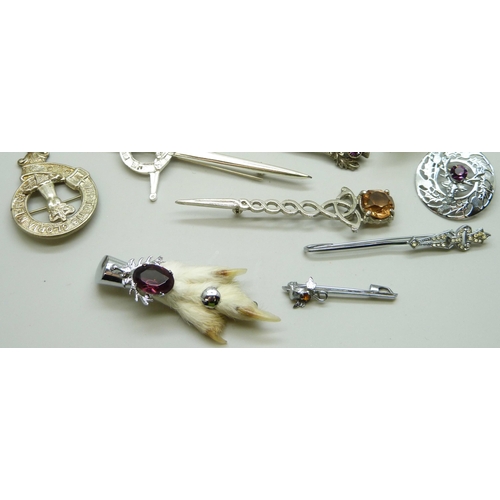 7130 - A collection of Scottish style costume jewellery