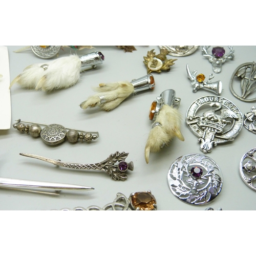 7130 - A collection of Scottish style costume jewellery