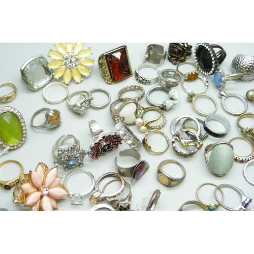 7133 - Over 80 costume rings