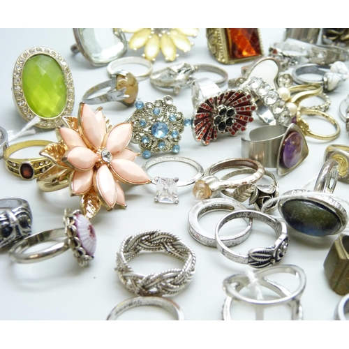 7133 - Over 80 costume rings