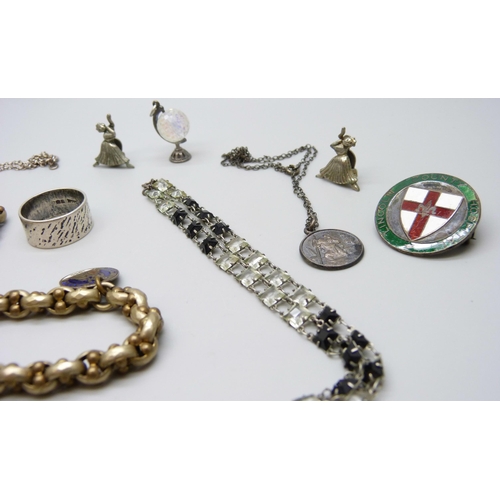 7137 - Two silver rings, a silver brooch, two silver pendants on chains, 29g total, together with other vin... 