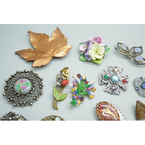 7141 - A collection of costume brooches including vintage and Art Nouveau style