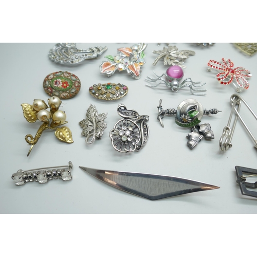 7142 - A collection of costume brooches including Art Nouveau style