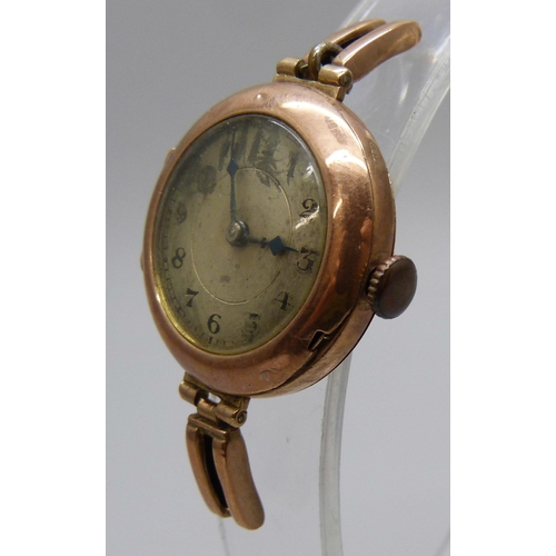 7168 - A 9ct gold cased wristwatch, 26mm including crown