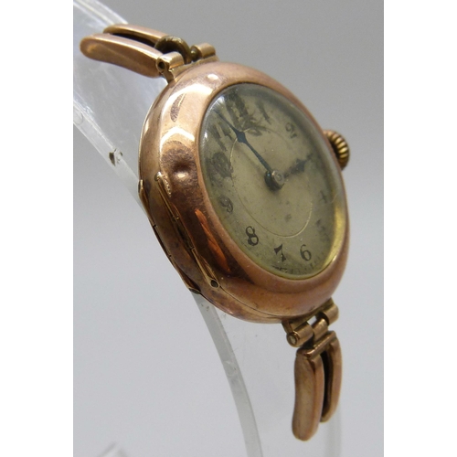 7168 - A 9ct gold cased wristwatch, 26mm including crown