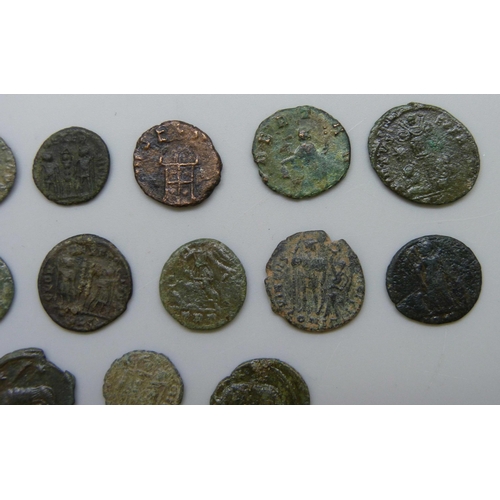 7196 - A collection of lower denomination Roman Coins (15 coins)