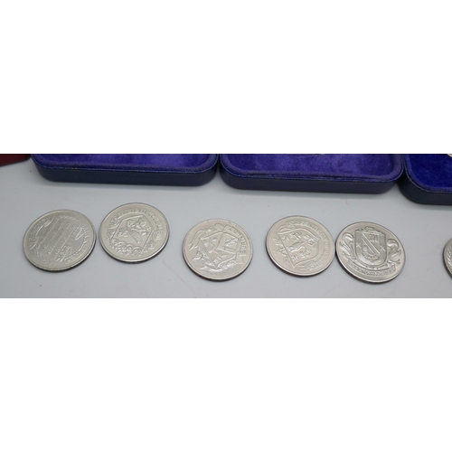 7228 - A set of five Tower Mint 1978-82 medallions, boxed, a silver proof Pobjoy mint Queen Mother Crown, 3... 