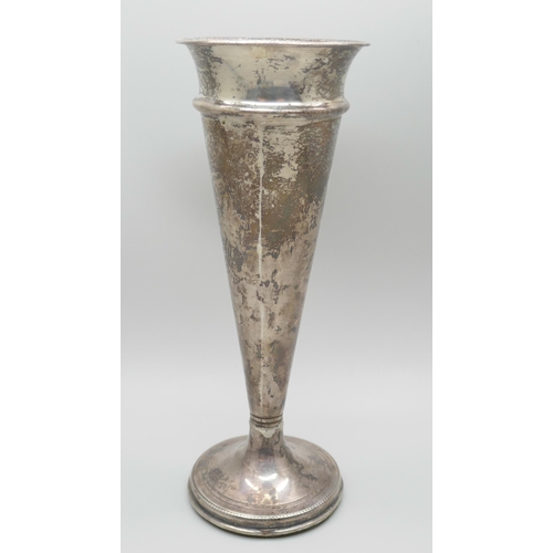 7230 - A silver vase with weighted base, John Millward Banks, Chester, date year rubbed, 175g, 16.5cm