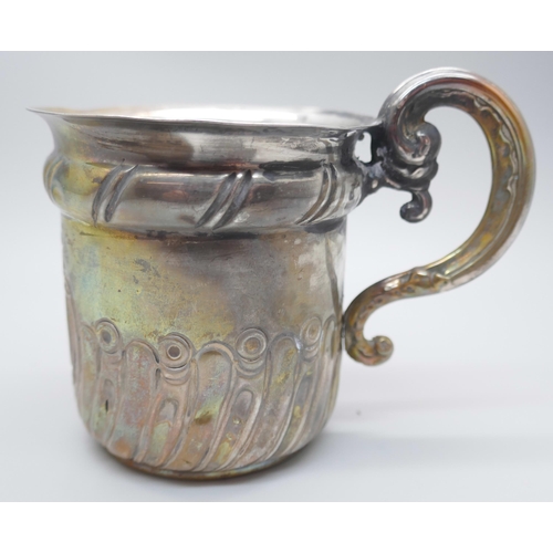 7232 - A small silver mug with embossed decoration, Birmingham 1904, a/f, 52g, 6.5cm