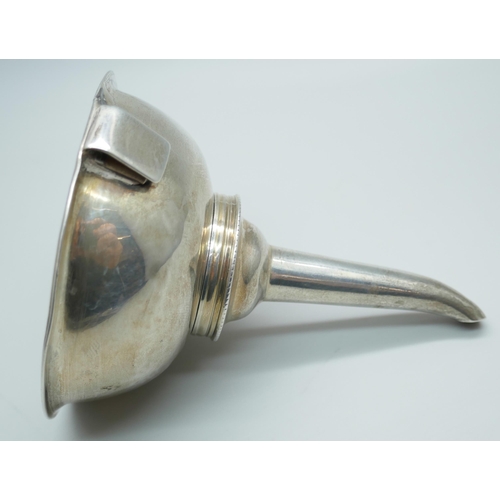 7233 - A Georgian silver wine funnel, London 1809, 65g