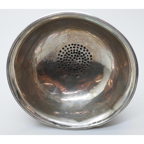 7233 - A Georgian silver wine funnel, London 1809, 65g