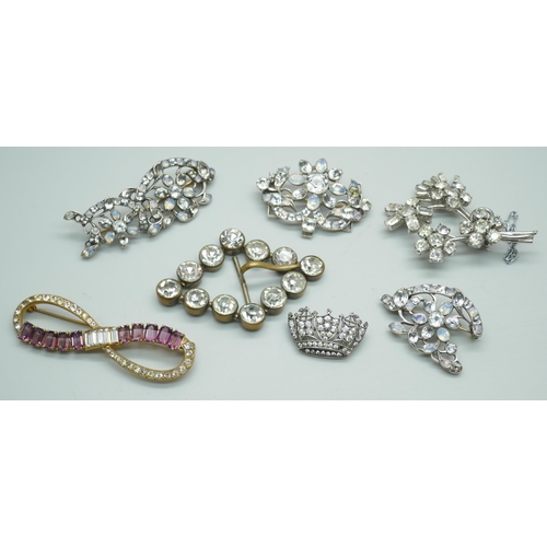 7235 - A collection of paste set jewellery including a crown brooch marked SCP England