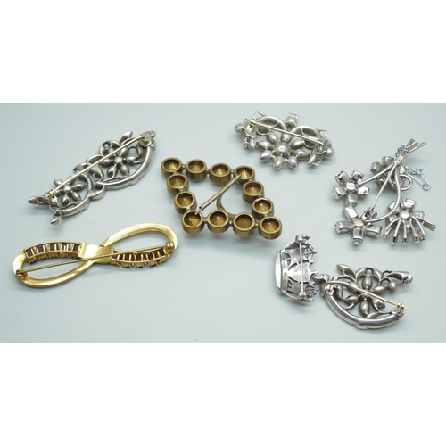 7235 - A collection of paste set jewellery including a crown brooch marked SCP England