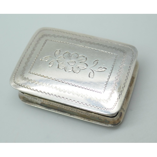 7247 - A William IV silver vinaigrette with engraved initials, Nathaniel Mills, Birmingham 1835, 19g, 2.7 x... 