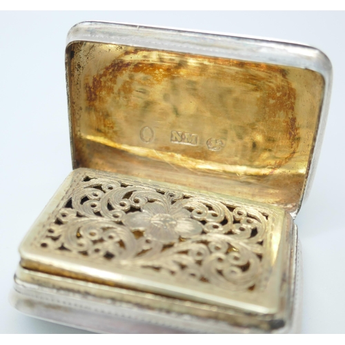 7247 - A William IV silver vinaigrette with engraved initials, Nathaniel Mills, Birmingham 1835, 19g, 2.7 x... 