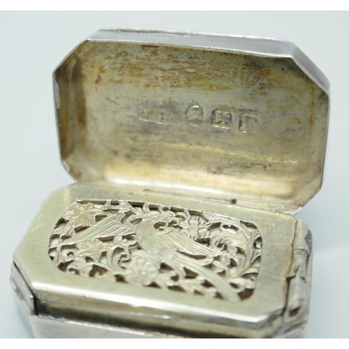 7249 - A Georgian silver vinaigrette with engraved monogram to lid, TH possibly Thomas Holland, London 1799... 