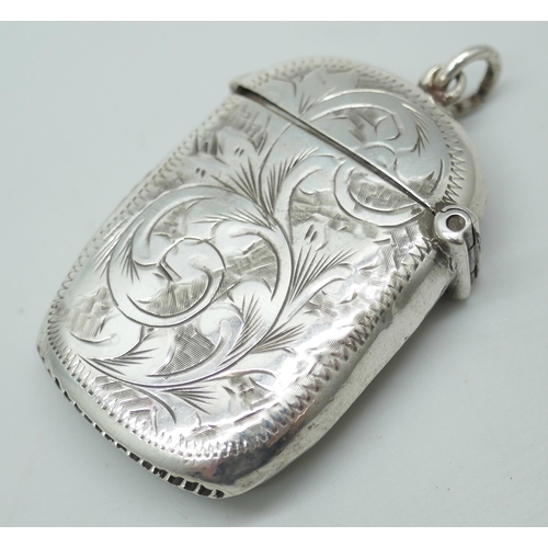 7253 - A silver vesta case, Chester 1911, 11g, 4cm