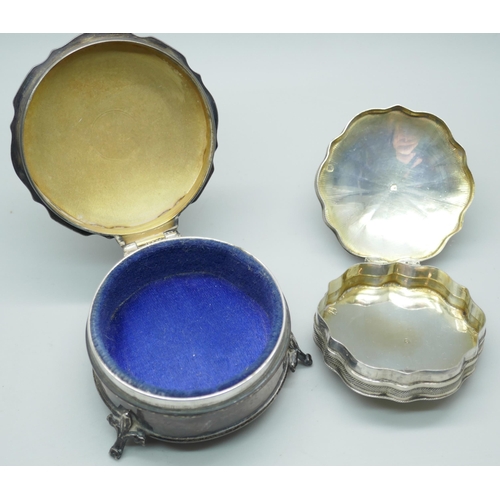 7259 - A silver jewellery casket with velvet interior, 6.2cm, 86g, and a white metal pot with control marks... 