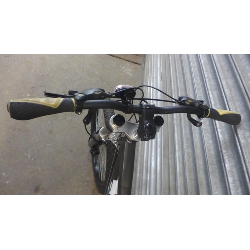 5173 - A Saracen Awol dual disc aluminium framed full suspension mountain bike - with a set of front and re... 