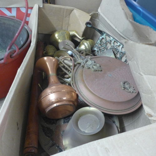 5306 - A collection of assorted metal-ware