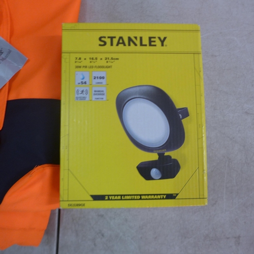 5316 - A pair of 3M high visibility trousers, size 42T and a Stanley 30W LED floodlight