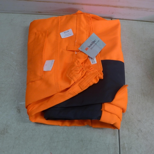 5316 - A pair of 3M high visibility trousers, size 42T and a Stanley 30W LED floodlight