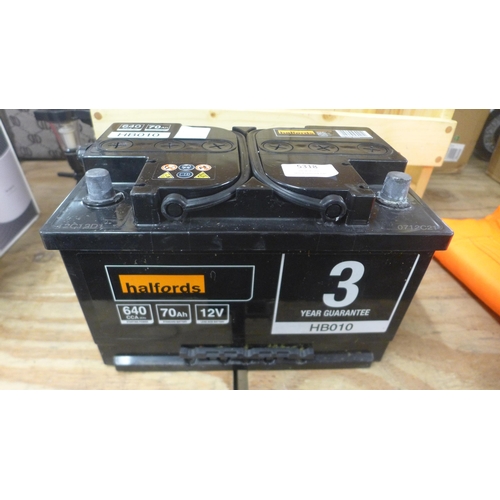 5318 - A Halfords 70Ah, 12v car battery