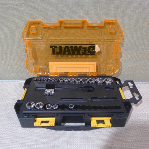 6059 - Command Light Clips, Dewalt Knife And A Dewalt Small Mechanic Set (incomplete) (347-119,312,434) *Th... 