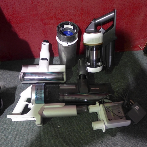 6066 - A Large quantity of Vacuum Cleaner parts (347-646) *This lot is subject to Vat