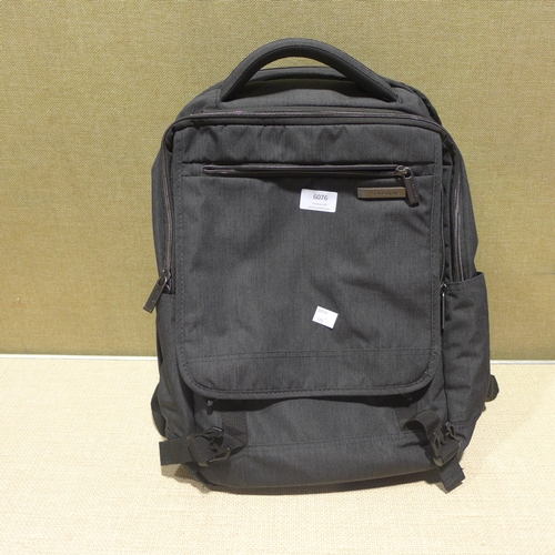 6076 - Samsonite Modern Utility Backpack   (347-128) *This lot is subject to Vat