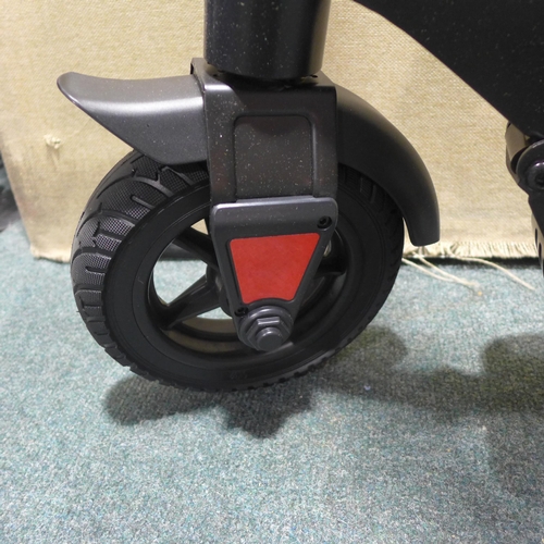 6077 - Li-fe 350 Plus electric scooter with charger (E3 Error Code)