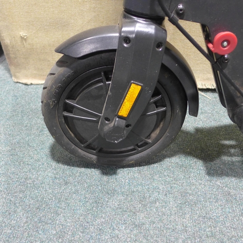 6078 - Busbi electric scooter with charger