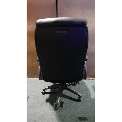 6017 - La-Z-Boy Air Exec Black Chair, Original RRP £179.99 + Vat (347-629) *This lot is subject to Vat