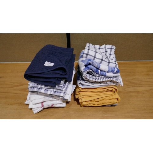 6169 - Large Quantity Of Kitchen Towels  (347-134,137) *This lot is subject to Vat