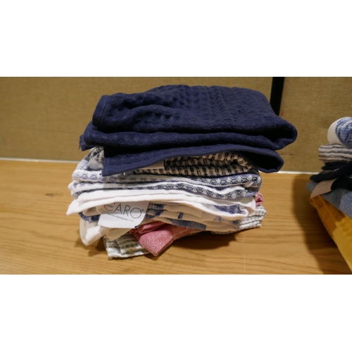 6169 - Large Quantity Of Kitchen Towels  (347-134,137) *This lot is subject to Vat