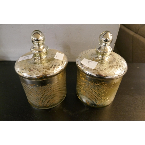 3002 - A pair of silver etched trinket jars with lid (2188105)   #