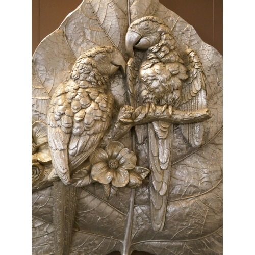 3029 - An parrot plaque