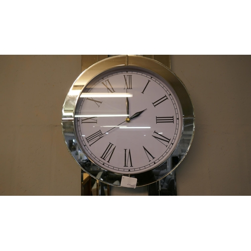 3031 - A mirrored clock