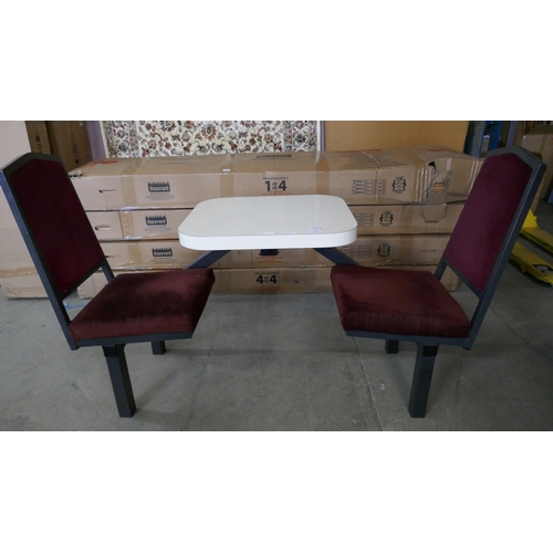 3319 - A two seater cafe table