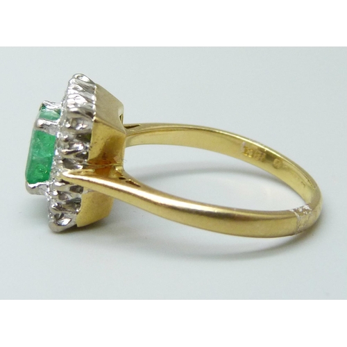 7010 - An 18ct gold, emerald and diamond cluster ring, 4.9g, O