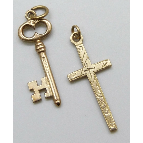 7013 - A 9ct gold cross pendant, 1.1g, a 9ct gold key charm, 1.5g, and a fine 9ct gold chain, 0.7g