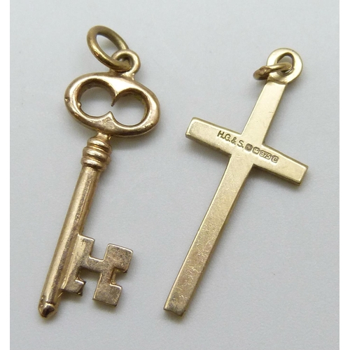 7013 - A 9ct gold cross pendant, 1.1g, a 9ct gold key charm, 1.5g, and a fine 9ct gold chain, 0.7g