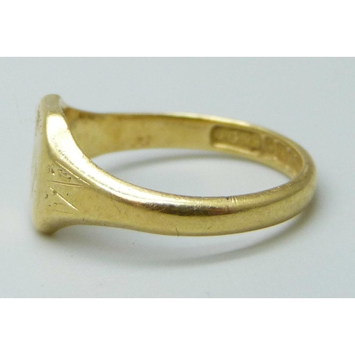 7026 - An 18ct gold signet ring with monogram, 2.6g, H