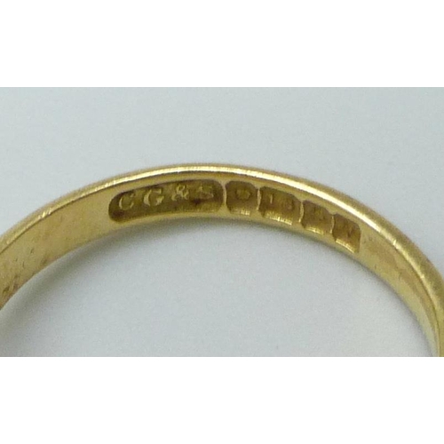 7026 - An 18ct gold signet ring with monogram, 2.6g, H