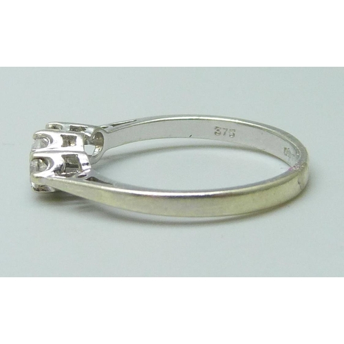 7032 - A 9ct white gold and three stone diamond ring, 1.7g, K/L