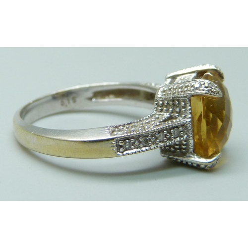 7047 - An 18ct gold ring set with a central citrine and diamond setting and shoulders, 5.5g, P