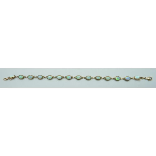 7060 - A 9ct gold opal set bracelet, 4.8g, 18.5cm