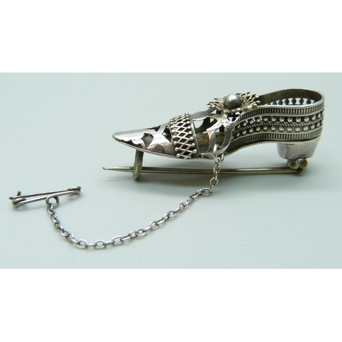 7073 - A 19th Century novelty silver shoe brooch, registration diamond to underside, 5.9g, 4.1cm