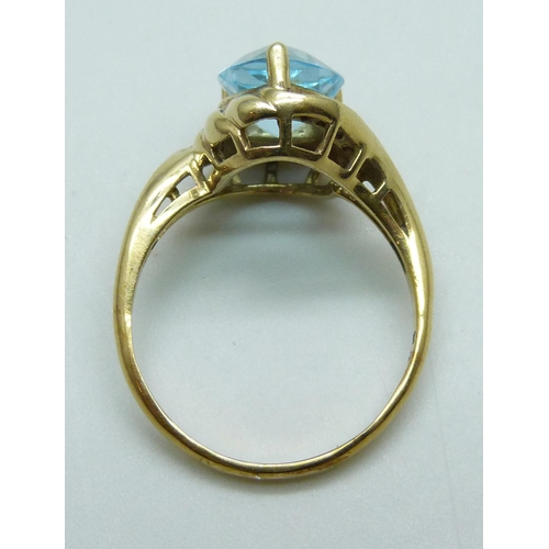 7074 - A 9k gold, topaz and diamond ring, 3.7g, N