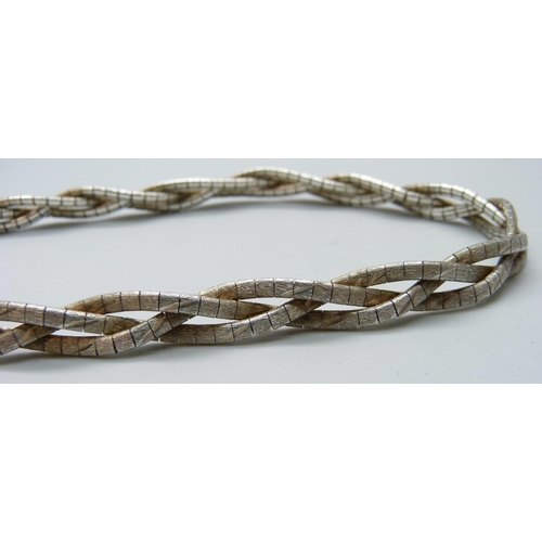 7100 - A matching silver necklace and bracelet, 41cm and 17.5cm, 69g total